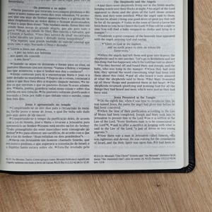 Bíblia Sagrada - Holy Bible | Português e Inglês | NVI Letra Normal | Preta