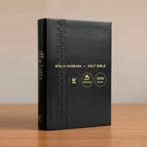 Segunda imagem do produto Bíblia Sagrada - Holy Bible | Português e Inglês | NVI Letra Normal | Preta