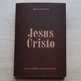 Segunda imagem do produto Bíblia Sagrada Jesus Cristo | NVI | Capa Brochura Marrom
