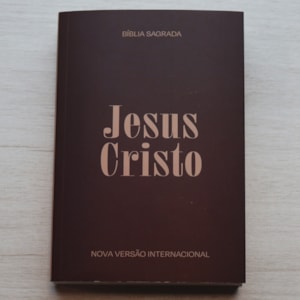 Segunda imagem do produto Bíblia Sagrada Jesus Cristo | NVI | Capa Brochura Marrom