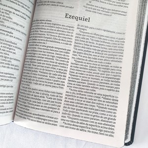 Bíblia Sagrada Jesus Preta | NVT| Letra Normal | Capa Dura Soft-Touch