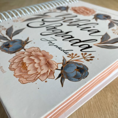 Segunda imagem do produto Bíblia Sagrada Jornada Espiral | NAA | Letra Grande| Capa Flores