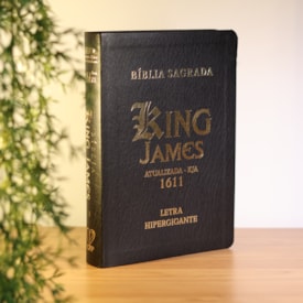 Segunda imagem do produto Bíblia Sagrada King James | KJA | Letra Hipergigante | Com Índice | Capa PU Luxo Preta
