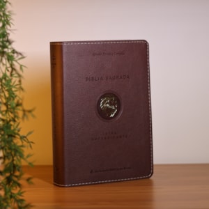 Segunda imagem do produto Bíblia Sagrada Leão | ARC | Letra Supergigante | Vinho