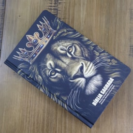 Segunda imagem do produto Bíblia Sagrada Leão Coroa | ARC | Letra Grande | Capa Dura | Harpa Avivada e Corinhos
