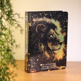 Segunda imagem do produto Bíblia Sagrada Leão Dourado | ARC | Letra Gigante | Harpa Avivada e Corinhos | Capa Dura