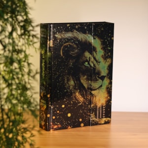 Segunda imagem do produto Bíblia Sagrada Leão Dourado | ARC | Letra Gigante | Harpa Avivada e Corinhos | Capa Dura Carteira