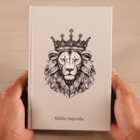 Segunda imagem do produto Bíblia Sagrada Leão Rei | NAA | Letra Normal | Capa Dura