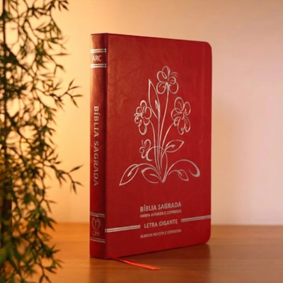 Segunda imagem do produto Bíblia Sagrada | Letra Gigante | ARC | C/ Harpa e Corinhos | Capa Premium Luxo Flores Vermelha
