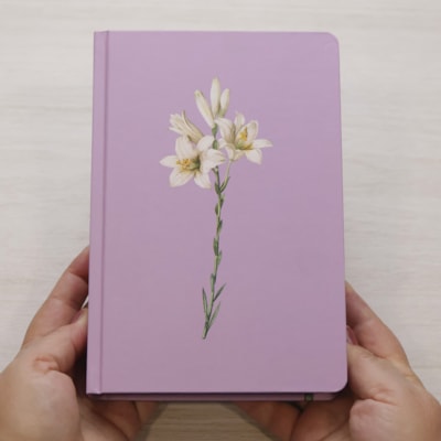 Segunda imagem do produto Bíblia Sagrada Lírios | ARC | Letra Maior | Harpa e Corinhos | Capa Dura