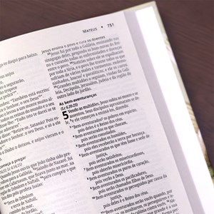 Bíblia Sagrada Lírios | NVI | Letra Normal | Capa Dura