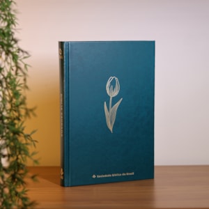 Segunda imagem do produto Bíblia Sagrada Mare | NAA | Tulipas | Capa Dura Verde