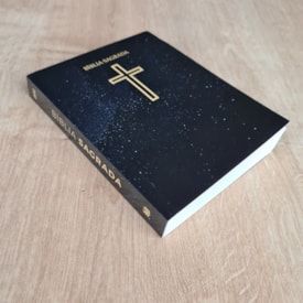 Segunda imagem do produto Bíblia Sagrada Média Salvos Pela Graça | ARC | Brochura Preta