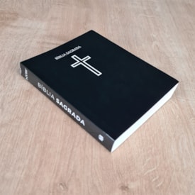 Segunda imagem do produto Bíblia Sagrada Média Salvos Pela Graça | NVI | Brochura Azul