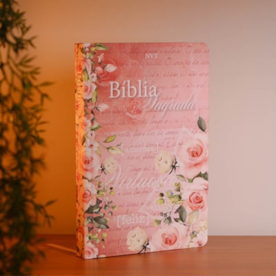 Segunda imagem do produto Bíblia Sagrada Mulher Virtuosa | NVT | Letra Normal | Capa Dura Flores