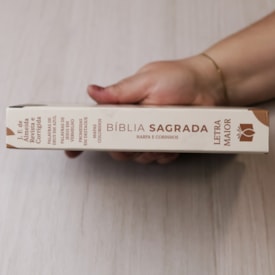 Segunda imagem do produto Bíblia Sagrada Nada Será Capaz | ARC | Letra Maior | Harpa e Corinhos | Capa Dura