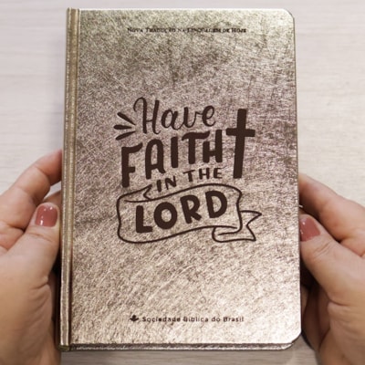 Segunda imagem do produto Bíblia Sagrada | NTLH | Letra Grande | Capa Cristal Dourado Fosco