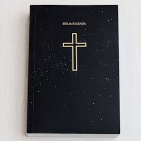 Segunda imagem do produto Bíblia Sagrada | NTLH | Salvos Pela Graça | Brochura