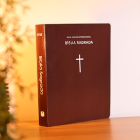 Segunda imagem do produto Bíblia Sagrada | NVI | Capa Brochura Cruz Marrom