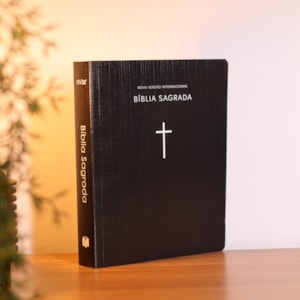 Segunda imagem do produto Bíblia Sagrada | NVI | Capa Brochura Cruz Preta