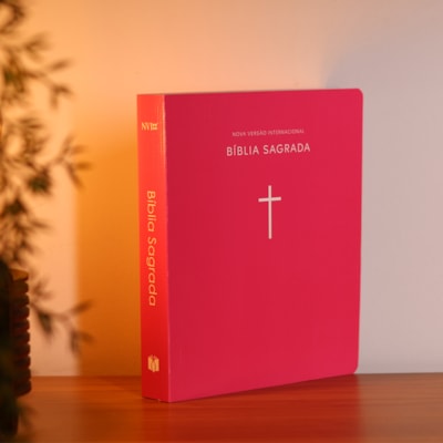 Segunda imagem do produto Bíblia Sagrada  | NVI | Capa Brochura Cruz Rosa