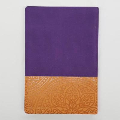 Segunda imagem do produto Bíblia Sagrada NVI - Leitura Perfeita | Letra Grande | c/ Espaço para Anotações | Roxa