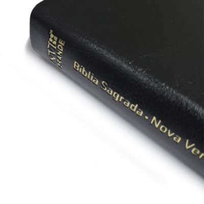 Segunda imagem do produto Bíblia Sagrada | NVI | Letra Grande | Capa Preta Luxo