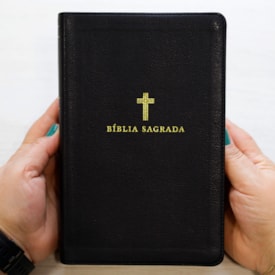 Segunda imagem do produto Bíblia Sagrada | NVI | Letra Grande | Couro Soft Preta