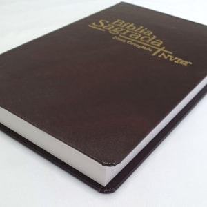 Segunda imagem do produto Bíblia Sagrada | NVI | Letra Normal | Capa Dura Marrom