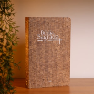 Segunda imagem do produto Bíblia Sagrada | NVI | Letra Normal | Capa Luxo Madeira Escura
