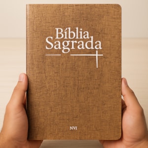 Segunda imagem do produto Bíblia Sagrada | NVI | Letra Normal | Capa Luxo Madeira Escura