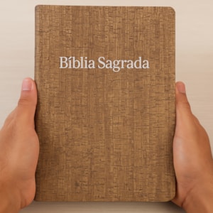Segunda imagem do produto Bíblia Sagrada | NVT | Letra Normal | Capa  Luxo Madeira Escura