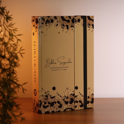 Segunda imagem do produto Bíblia Sagrada Oncinha Gold | ARC | Harpa Pentecostal | Letra Gigante | Capa Dura Panorâmica