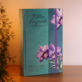 Segunda imagem do produto Bíblia Sagrada Orquídeas | ARC | Harpa Pentecostal | Letra Gigante | Capa Dura Panorâmica