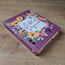 Segunda imagem do produto Bíblia Sagrada Primavera Alegre | NVI | Capa Dura com Espaço para Anotações