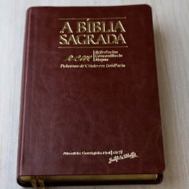 Segunda imagem do produto Bíblia Sagrada RCM | ACF | Letra Gigante | Capa Luxo Mogno