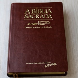 Segunda imagem do produto Bíblia Sagrada RCM | ACF | Letra Gigante | Capa Luxo Mogno