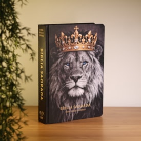 Segunda imagem do produto Bíblia Sagrada Rei Leão Coroa PB | ARC | Letra Gigante | Harpa Avivada e Corinhos | Capa Dura