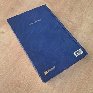 Bíblia Sagrada Salvos pela Graça Azul | NVT | Letra Grande | Capa Dura