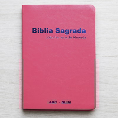 Segunda imagem do produto Bíblia Sagrada Slim | ARC | Capa Luxo Rosa