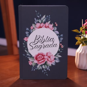 Segunda imagem do produto Bíblia Sagrada Slim Buquê | NVT | Capa Dura