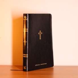 Segunda imagem do produto Bíblia Sagrada Slim | NAA | Preta