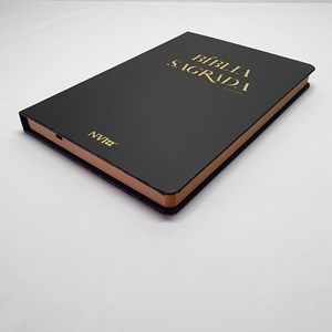 Bíblia Sagrada Slim | NVI | Letra Maior | PU Semi Luxo Preta
