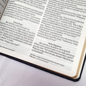 Bíblia Sagrada Slim | NVI | Letra Maior | PU Semi Luxo Preta