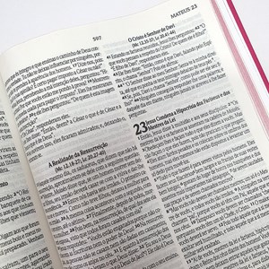 Bíblia Sagrada Slim | NVI | Letra Maior | PU Semi Luxo Rosa