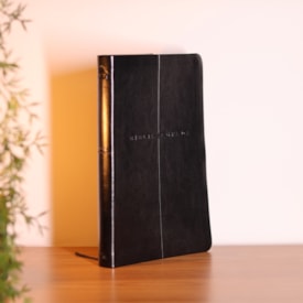 Segunda imagem do produto Bíblia Sagrada Slim | NVI | Preta