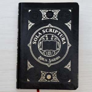 Segunda imagem do produto Bíblia Sagrada Sola Scriptura | ARA | Letra Grande | Capa Couro Soft Preta