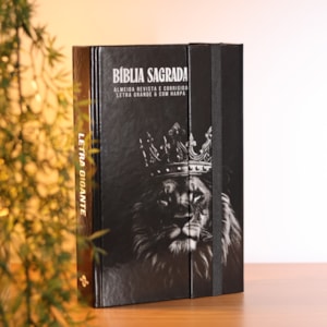Segunda imagem do produto Bíblia Sagrada The Black Lion | ARC | Harpa Pentecostal | Letra Gigante | Capa Dura Panorâmica