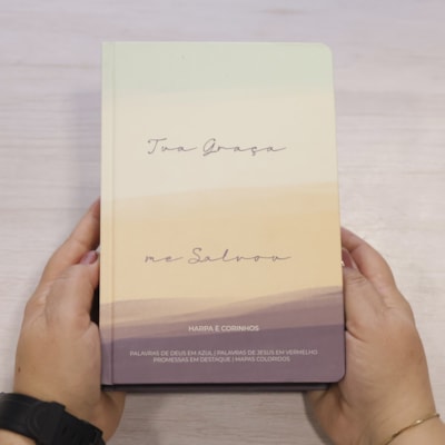 Segunda imagem do produto Bíblia Sagrada Tua Graça | ARC | Letra Maior | Harpa e Corinhos | Capa Dura