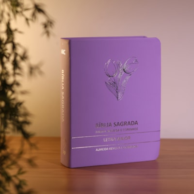Segunda imagem do produto Bíblia Sagrada Tulipa Lilás Média | ARC | Letra Maior | Harpa Avivada e Corinhos | Capa Premium Luxo